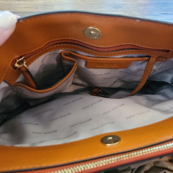 Michael Kors Savannah 2 Way Bag - Picture 6 of 9